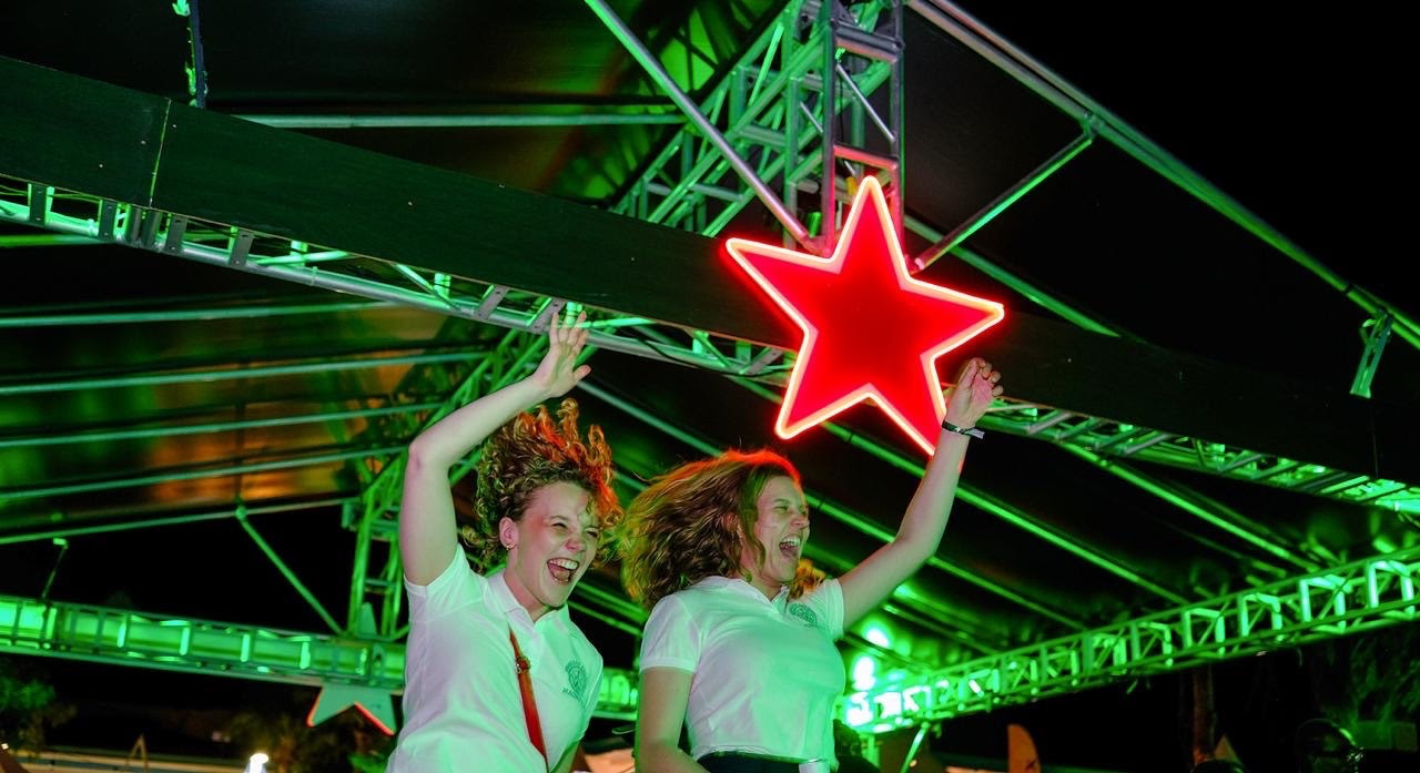 HEIN REG FRI06 PIX6 SAILORS SOAK