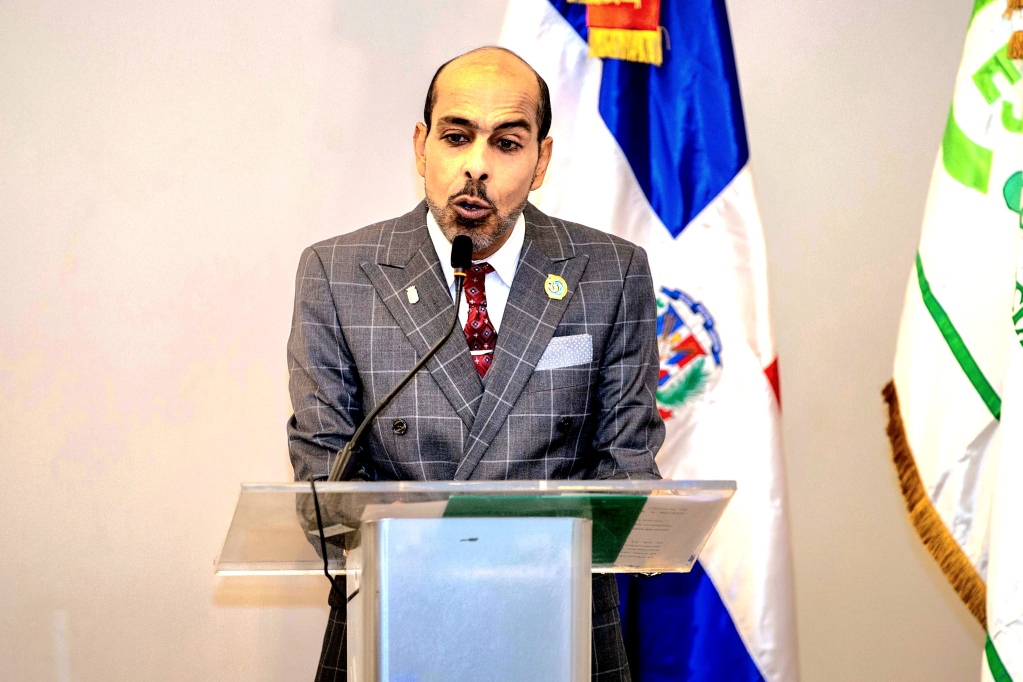 SER CUR TUE14 DomRep5